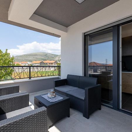 Apartments Maya & Tina Trogir Exterior foto